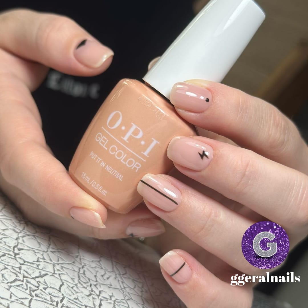 Modelo con uñas y belleza